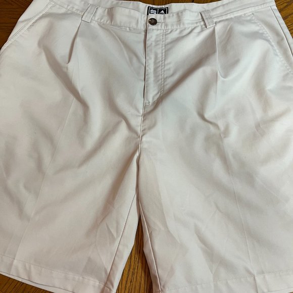 Adidas Men's‎ Shorts, kaki size 40 waist 100% Polyester, Pleats in front - Picture 1 of 8